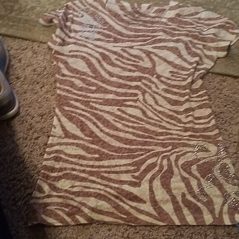 Short sleeve brown and cream colored t shirt